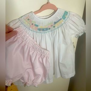 NEW   LULU BEBE WHITE 2-PIECE OUTFIT WITH SMOCKED CHRISTMAS VILLAGE